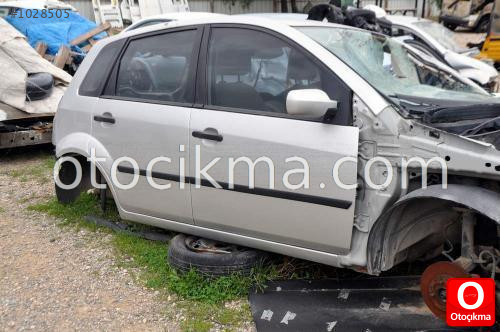 ARAÇTAN SÖKME HATASIZ FORD FİESTA SAĞ ÖN KAPI