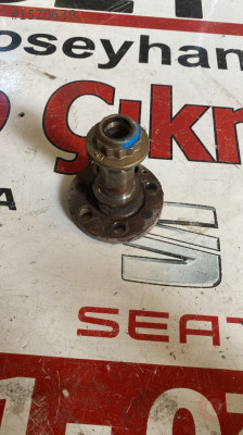 seat ibiza 2002-08 sağ arka taşıyıcı