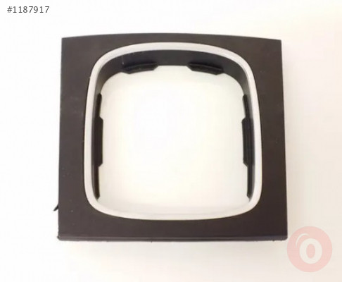 AUDİ A3 04-12 VİTES KONSOLU ÇERÇEVESİ 8P0864261 6PS