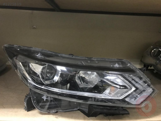 2016 nissan qashqai sağ far 1750 tl