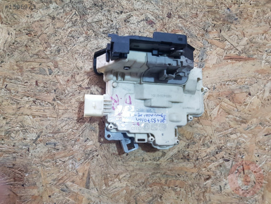 PASSAT KAPI KİLİDİ ARKA SOL 3C4839015A