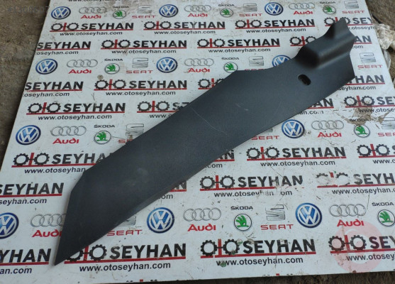 5F1863046B 5F1868432B leon 17-20 orta konsol yan kaplama sağ