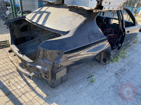 BMW F10 KESME ARKA ÇAMURLUK SİYAH MACUNSUZ