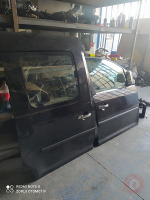 VOLKSWAGEN CADDY CİKMA SAG ARKA KAPİ ORJİNAL HATASİZ 2008
