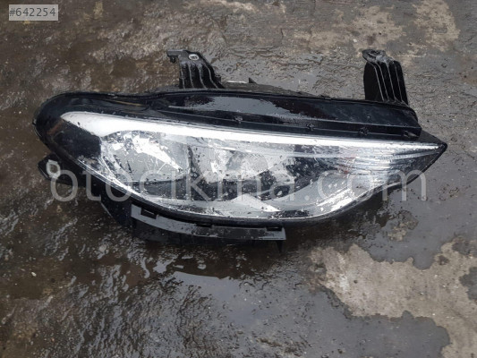 Fiat Egea 1.3 Sağ ön far hatasız orjinal çıkma