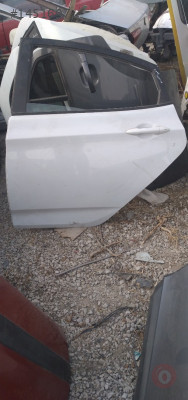 Hyundai accent blue çıkma sol arka kapı