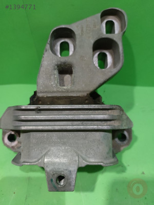 Mercedes GLA X156 Sağ Motor Takozu