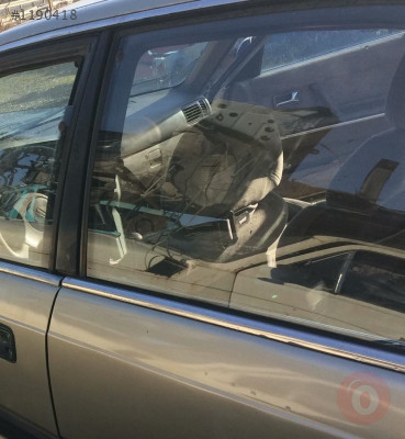 1992 model mazda 626 çıkma sol arka kapı camı