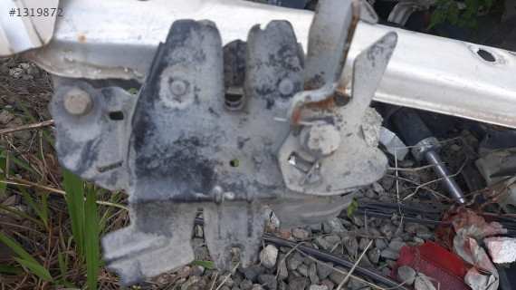 mitsubishi carisma çıkma kaput kilidi