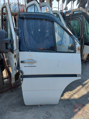 SPRİNTER SAĞ ÖN KAPI ÇIKMA PARÇA