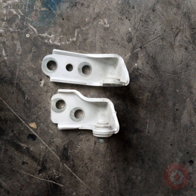 Ford CURİER ÇIKMA sağ ön kapı menteşesi