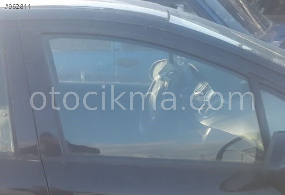 2009 peugeot 207 1.4 benzinli çıkma sağ ön kapı camı
