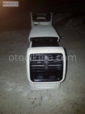 Volkswagen Passat B8 Üfleme ızgara arka hatasız orjinal çıkm