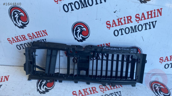 MERCEDES E CLASS ÖN OANEL İÇİ FİBERİ ÇIKMA PARÇA