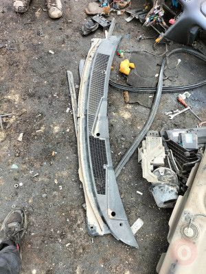 2000 Ford Mondeo ön cam ızgarası