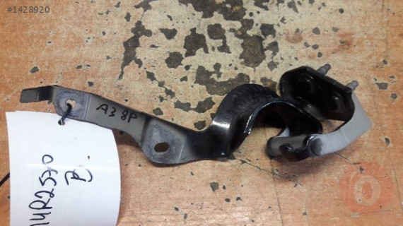 AUDİ A3 04-12 COUPE BAGAJ KAPAK MENTEŞESİ SAĞ 8P3827300B