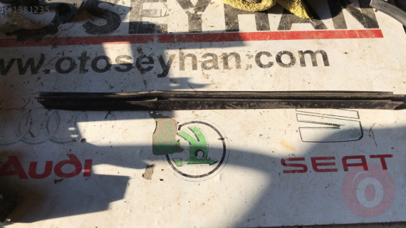 bmw 5 serisi e60 e61 arka kapı iç cam sıyırıcı fitil