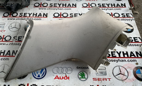 8P4867246 audi a3 2008 sağ arka bagaj direk kaplaması