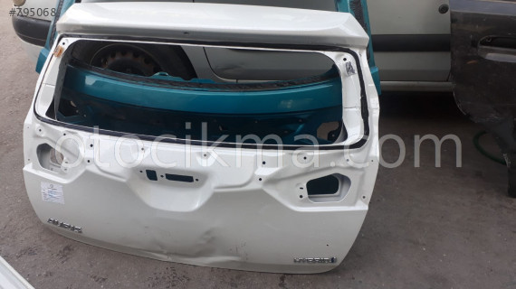 Toyota auris bagaj kapısı