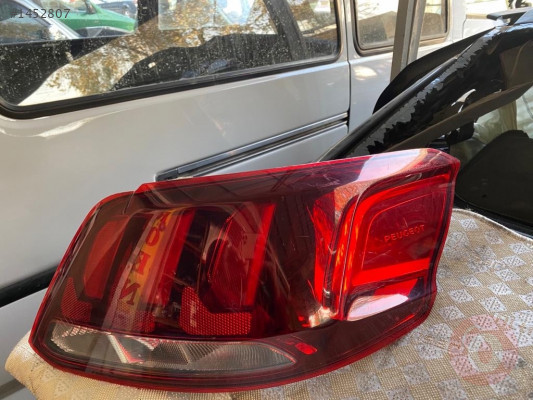 Peugeot 301 sağ stop çıkma
