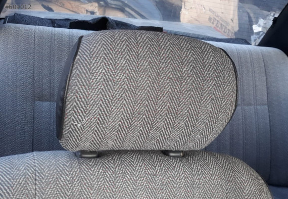 1992 TOYOTA COROLLA HATASIZ SAĞ ÖN KOLTUK BAŞLIĞI.