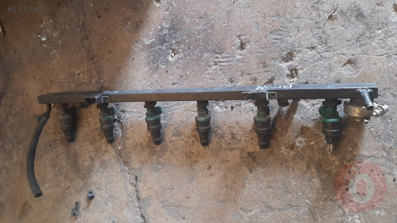 bmw e34 çıkma benzin enjektörleri kütüğü geri dönüş valfı