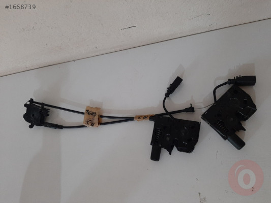 AUDİ A3 2013 20 KAPUT KİLİDİ ÇIKMA ORİJİNAL 8V0823509