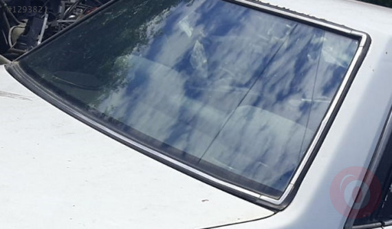 1988 model mazda 323 1.6 çıkma bagaj camı
