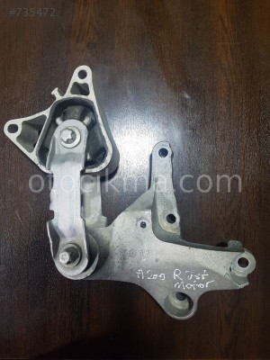 Mercedes çıkma motor kulağı  a200 a180 w204 w205 a2462401309