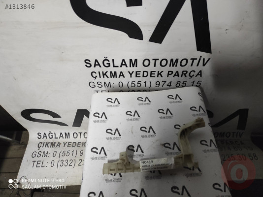OEM; 8V5839067  AUDİ A3 ÇIKMA  SOL ARKA KAPI KOLU BRAKETİ