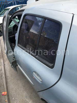 Renault clio sol arka kapı gri renk hatasız