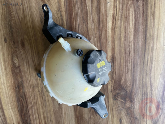 BMW F10 520 530 BENZİNLİ ÇIKMA ORJİNAL MOTOR SU BİDONU