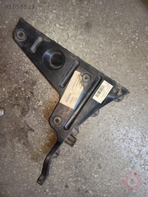 AUDİ A4 TAMPON BRAKETİ  8E5807453A