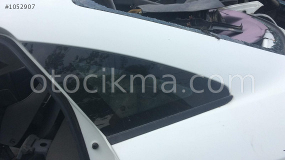 fiat linea çıkma sol arka kelebek camı