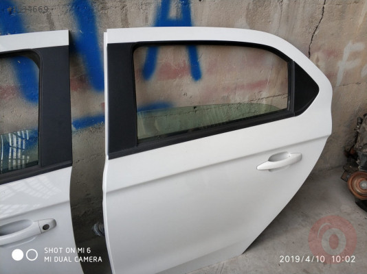 Peugeot 301 çıkma orjinal hatasız sol arka kapı