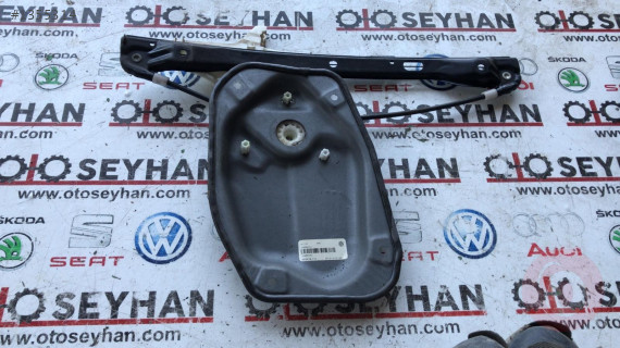 1K4839461A vw golf 5 sol arka kapı cam krikosu