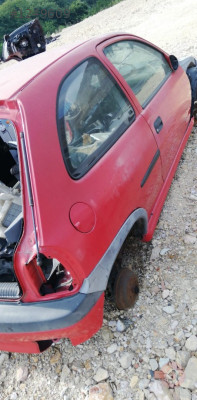 opel corsa tek kapı kesme sağ arka çamurluk.