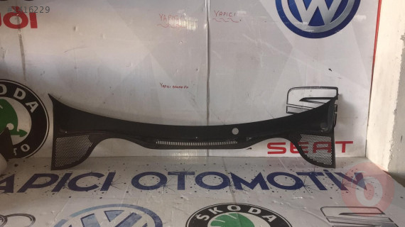 2016 VW POLO HATASIZ ORJİNAL ÇIKMA CAM ÖNÜ IZGARASI
