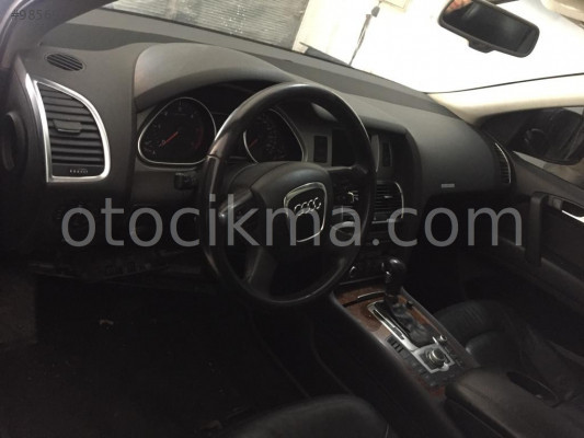 Audi Q7 Dolu Torpido hatasız orjinal çıkma