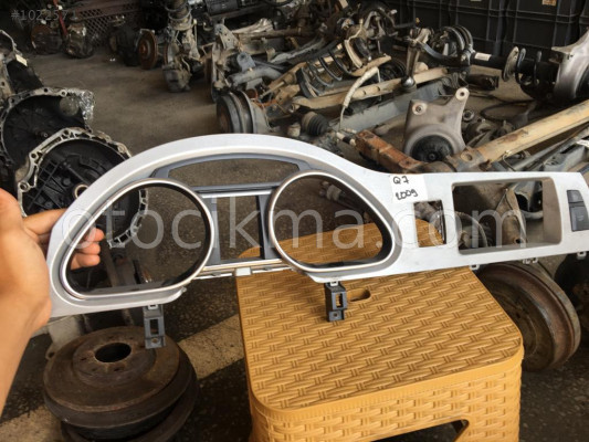 Audi Q7 gösterge çerçevesi hatasız orjinal çıkma