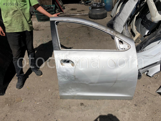 2013 Clio symbol sağ ön kapı çıkma parça