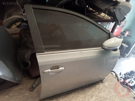 2014 model Toyota Auris dolu  sağ ön kapı çıkma