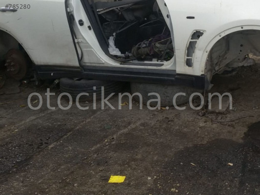 INFINITI FX35 SAĞ MARŞBİYEL ORİJİNAL.