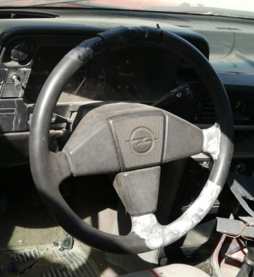 Opel kadett 1.6 çıkma direksiyon simidi. Oto Erkan Ünye