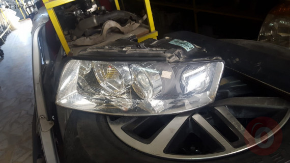 AUDİ A4 ÇIKMA SOL ÖN FAR ORJİNAL