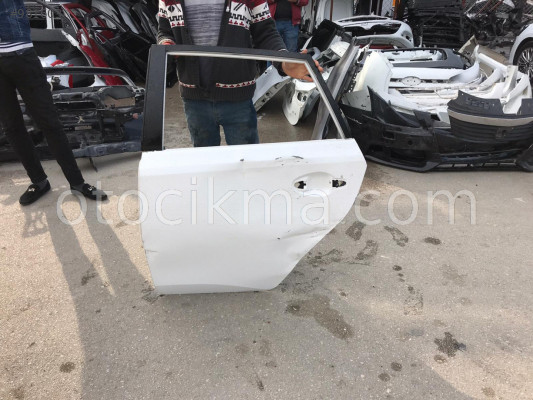Toyota auris sol arka kapı