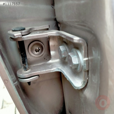 Peugeot 208 kapı menteşe alt