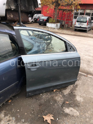 AUDİ SAĞ ÖN KAPI DOLU HATASIZ ÇIKMA