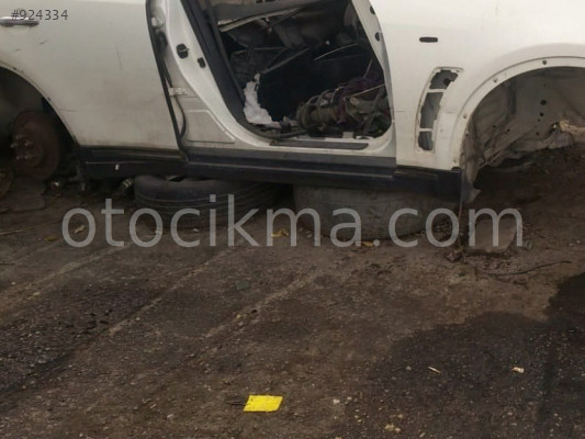 INFINITI FX30D ORİJİNAL SAĞ MARŞBİYEL.