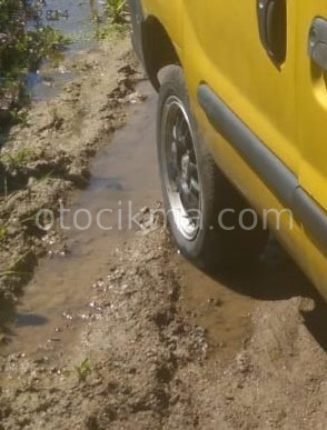 2003 model renault kangoo 1.9 çıkma sağ arka jant lastik